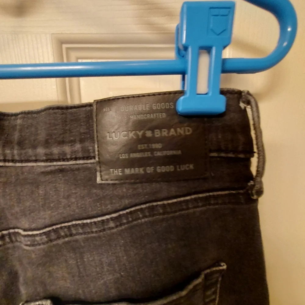 Lucky 410 athletic slim jeans 30x32